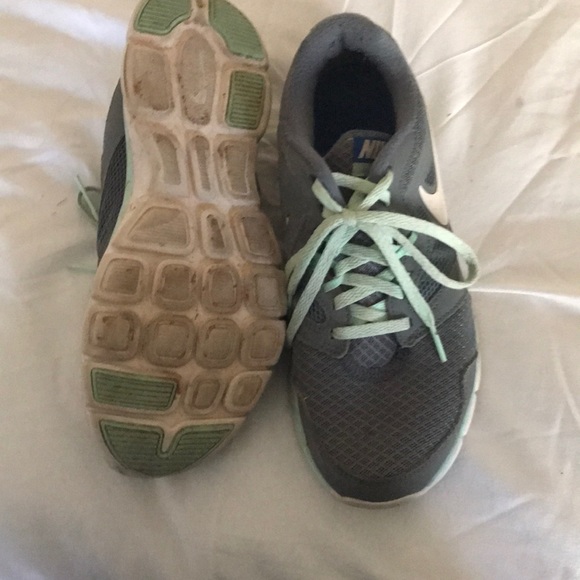 Grey and teal Nike flex experience run 3 - Picture 3 of 3